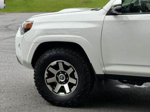 Used 2017 Toyota 4Runner TRD Off-Road Premium AWD/4WD image 10