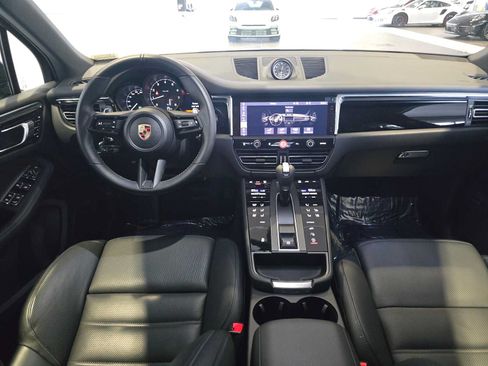 Used 2025 Porsche Macan AWD/4WD image 20