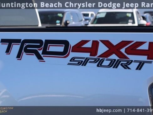 Used 2022 Toyota Tacoma TRD Sport image 7