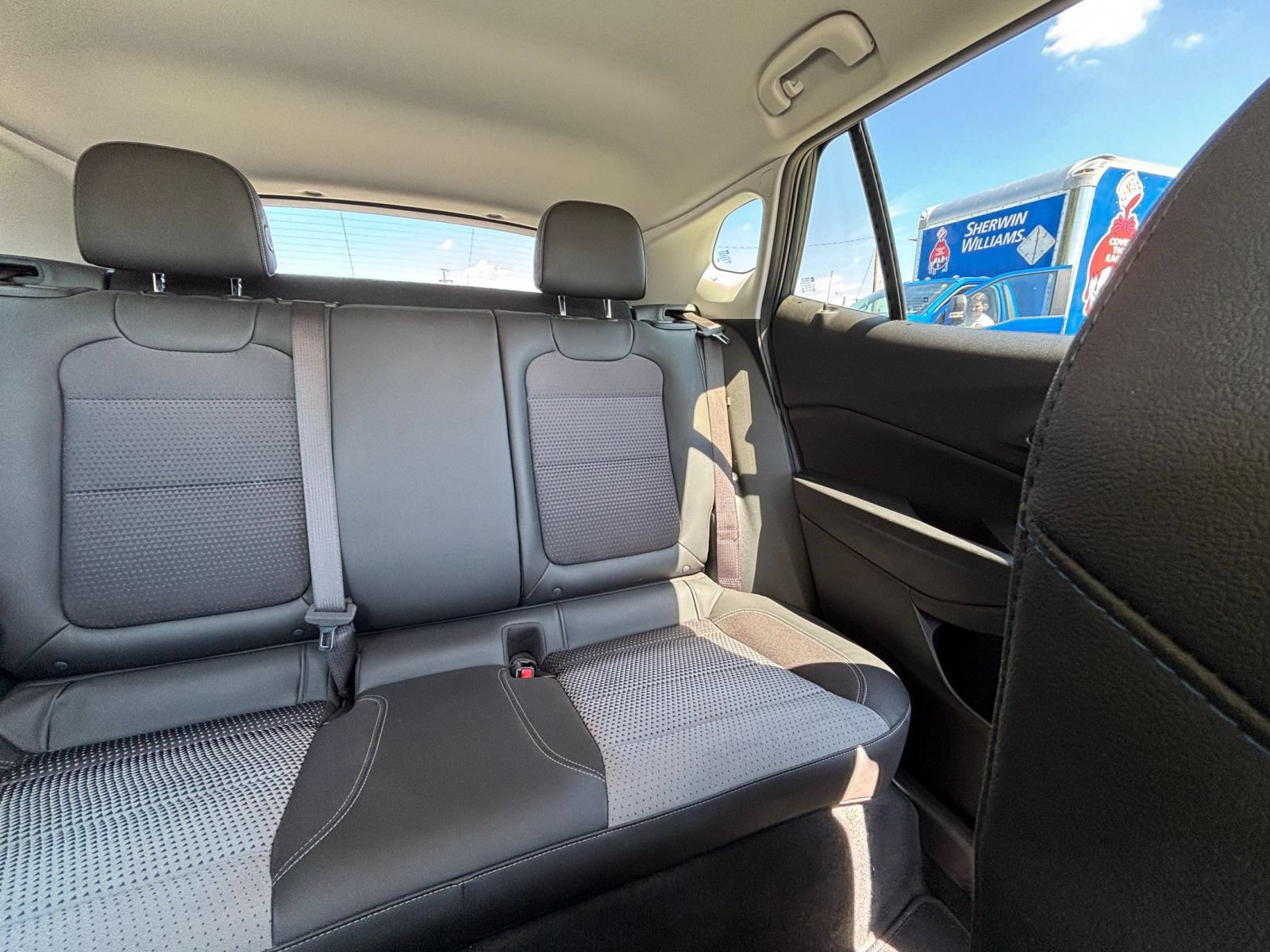 Used 2025 Chevrolet Trax LT FWD image 35
