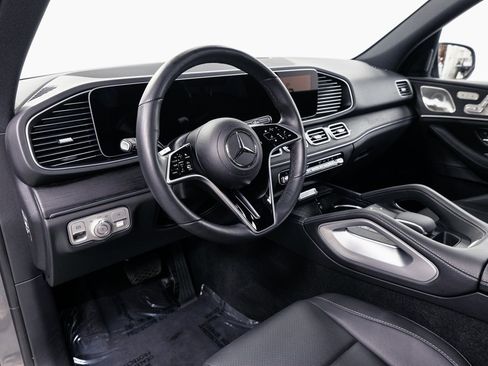 Used 2025 Mercedes-Benz GLE 450e 4MATIC w/ Driver Assistance Package image 9