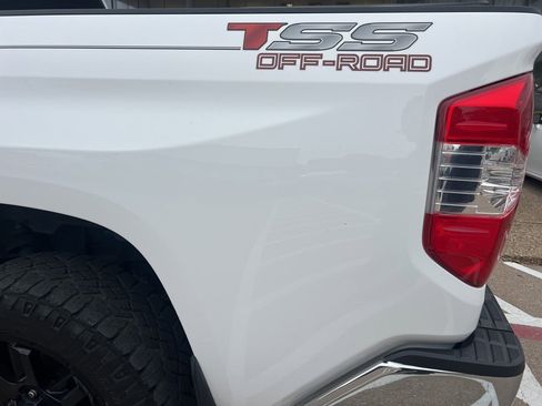 Used 2020 Toyota Tundra SR5 w/ SR5 Upgrade Package image 11