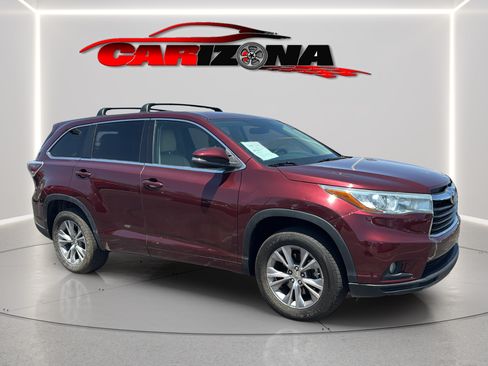 Used 2015 Toyota Highlander Plus FWD image 2