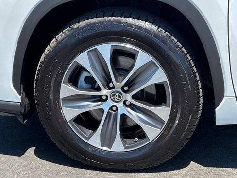Used 2023 Toyota Highlander XLE FWD image 45