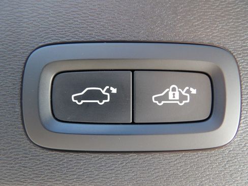 Certified 2023 Volvo C40 P8 Recharge Ultimate AWD/4WD image 27