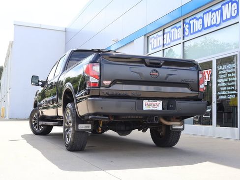 Used 2021 Nissan Titan PRO-4X w/ Pro-4x Convenience Package AWD/4WD image 43