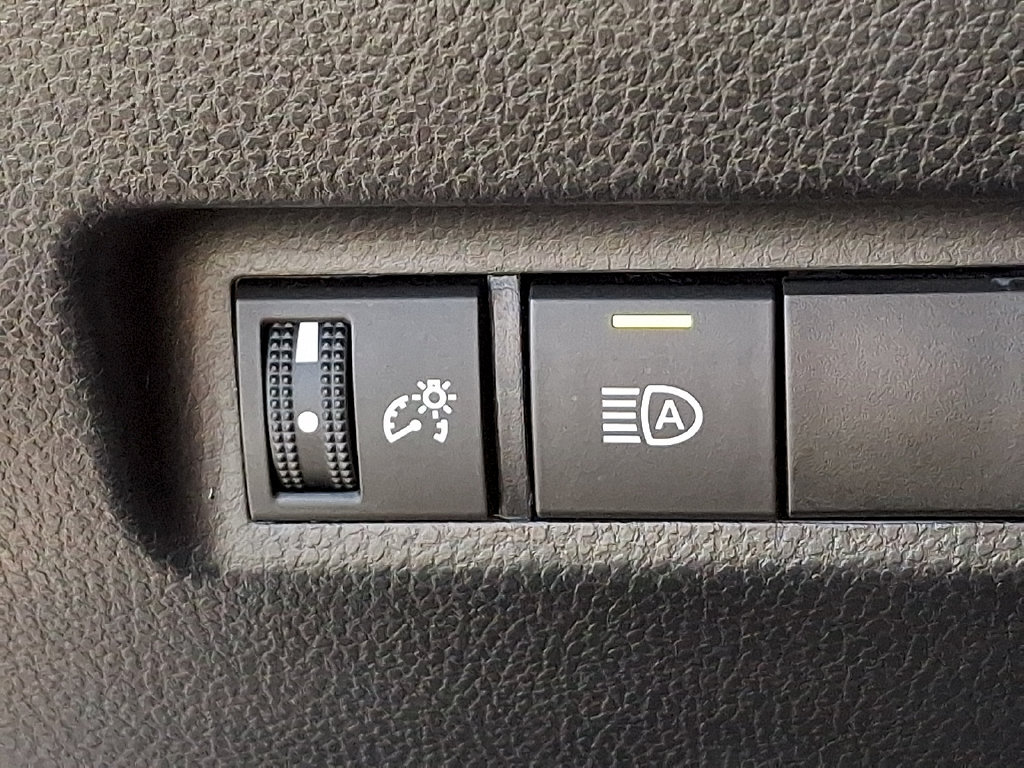 Used 2022 Toyota RAV4 LE FWD image 23