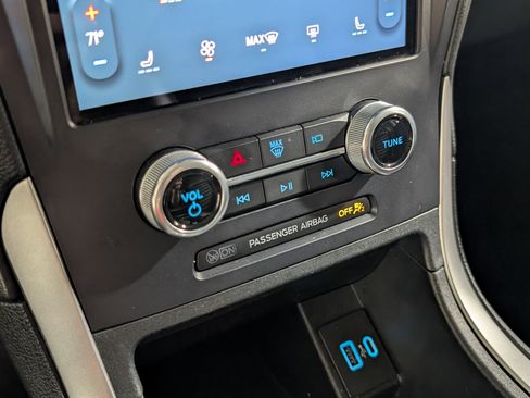 Used 2022 Ford Edge SEL image 19