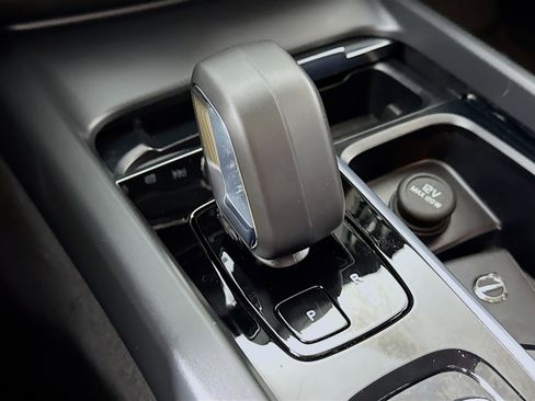 Used 2024 Volvo XC60 B5 Core w/ Protection Package Premier image 18