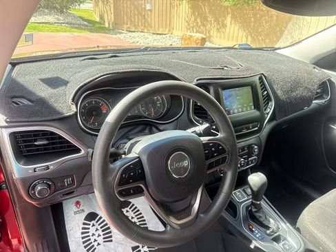 Used 2021 Jeep Cherokee Latitude FWD image 14