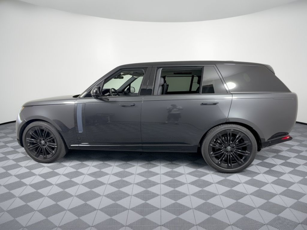 Used 2025 Land Rover Range Rover Long Wheelbase SE AWD/4WD image 2