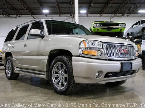 Used 2005 GMC Yukon Denali AWD/4WD image 10