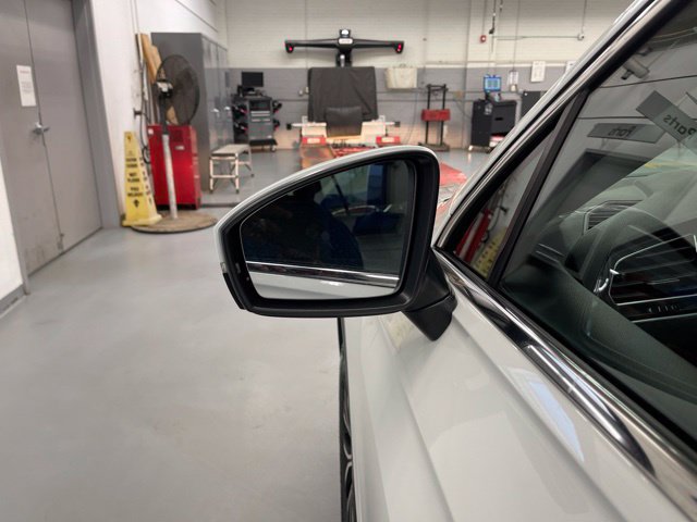 Used 2021 Volkswagen Tiguan SE w/ Panoramic Sunroof Package AWD/4WD image 14