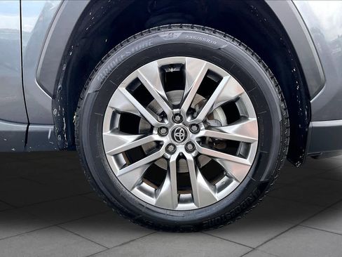 Used 2021 Toyota RAV4 XLE Premium FWD image 10