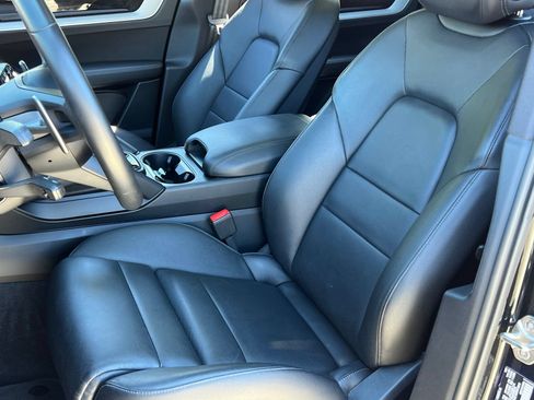 Certified 2025 Porsche Cayenne E-Hybrid AWD/4WD image 5