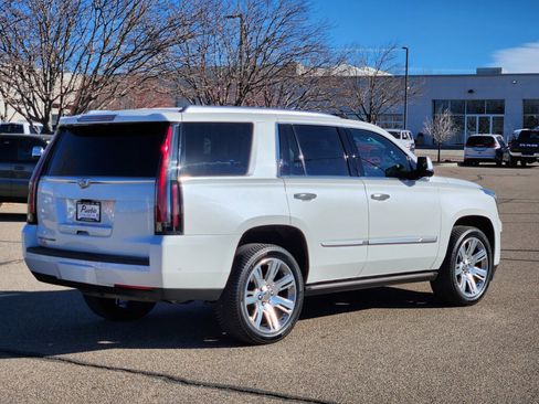 Used 2020 Cadillac Escalade Premium Luxury image 3