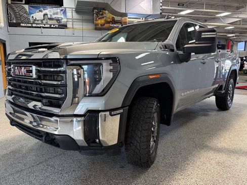 Used 2024 GMC Sierra 2500 SLE AWD/4WD image 3