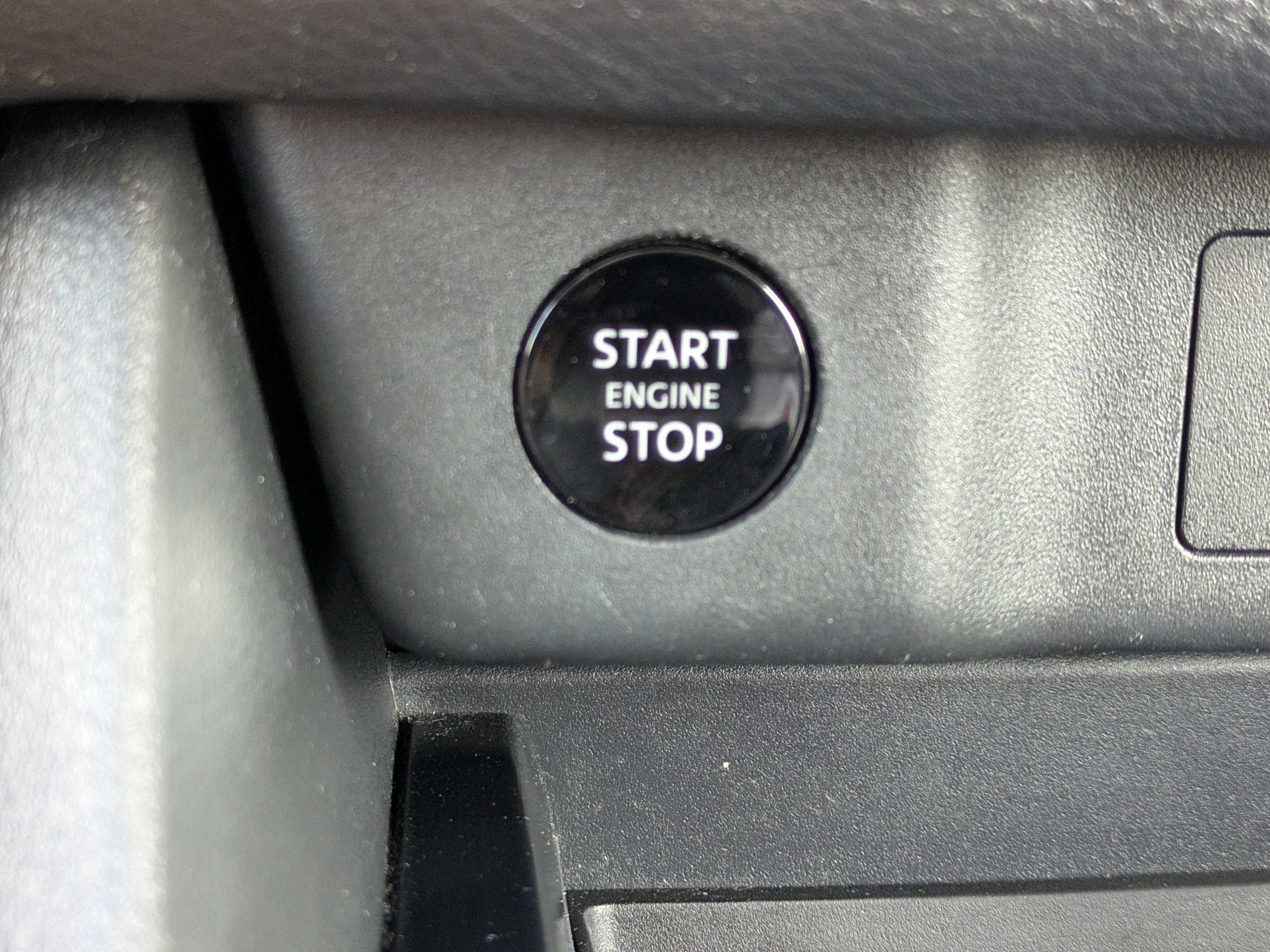 Used 2025 Nissan Rogue SV FWD image 32
