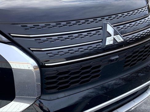 Used 2024 Mitsubishi Outlander SE image 30