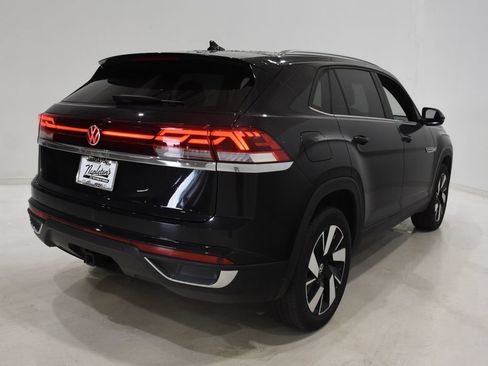 Used 2025 Volkswagen Atlas Cross Sport SE FWD image 4