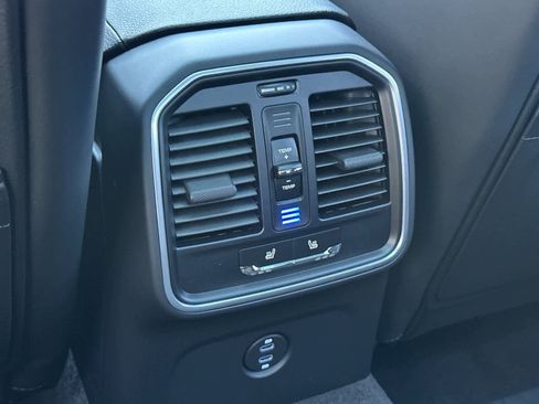 New 2026 Porsche Macan image 14