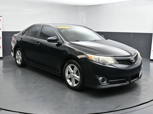 Used 2013 Toyota Camry SE image 2