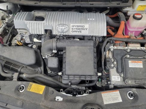 Used 2015 Toyota Prius Three FWD image 30