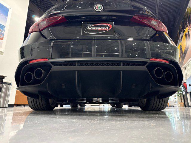Used 2018 Alfa Romeo Giulia Quadrifoglio w/ Driver Assist Dynamic Package RWD image 40