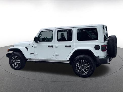 Used 2025 Jeep Wrangler Unlimited Sahara AWD/4WD image 10