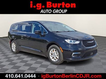 Used 2024 Chrysler Pacifica Touring-L