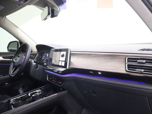 Used 2024 Volkswagen Atlas SEL image 23