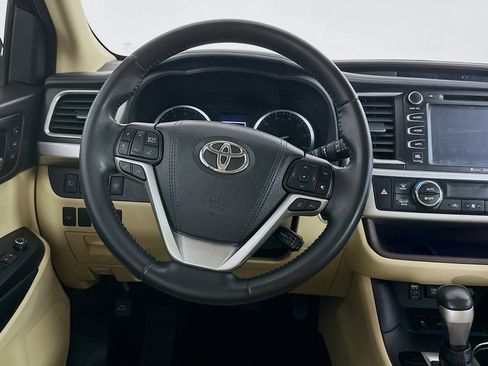 Used 2017 Toyota Highlander Limited image 18