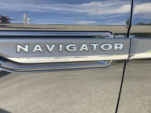 Used 2022 Lincoln Navigator L 4WD image 13