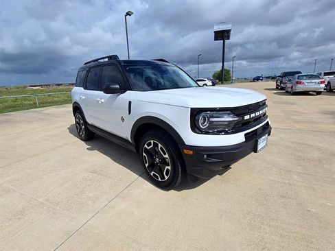 Used 2024 Ford Bronco Sport Outer Banks w/ Tech Package image 3