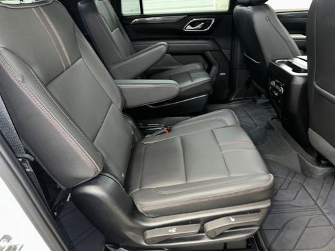 Used 2023 Chevrolet Suburban RST w/ Sport Performance Package image 33