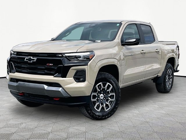 Used 2024 Chevrolet Colorado Z71 w/ Z71 Convenience Package 2 AWD/4WD image 3