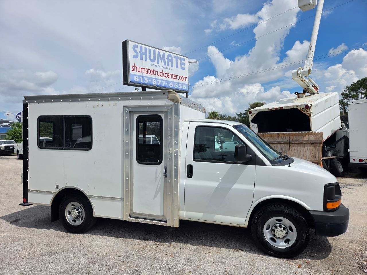 Used 2016 Chevrolet Express 3500 RWD image 3