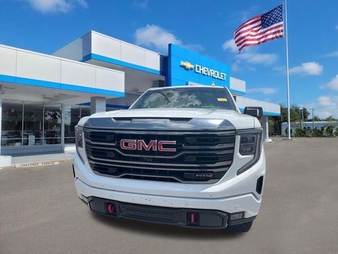 Used 2022 GMC Sierra 1500 AT4 w/ AT4 Premium Package AWD/4WD image 3