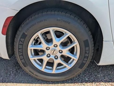Used 2023 Chrysler Pacifica Touring-L FWD image 25