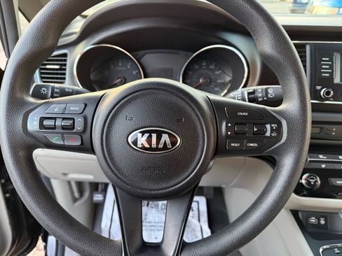 Used 2018 Kia Sedona L image 18