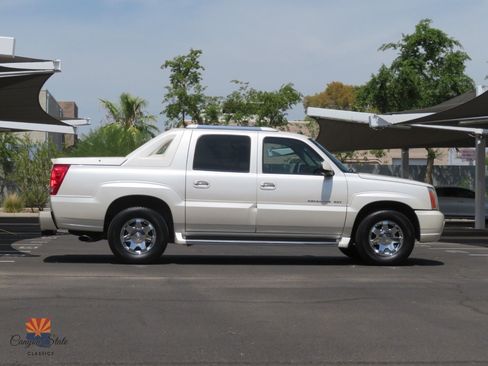 Used 2004 Cadillac Escalade EXT AWD/4WD image 2