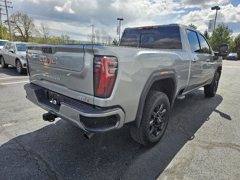 Used 2024 GMC Sierra 2500 AT4 w/ AT4 Preferred Package AWD/4WD image 2