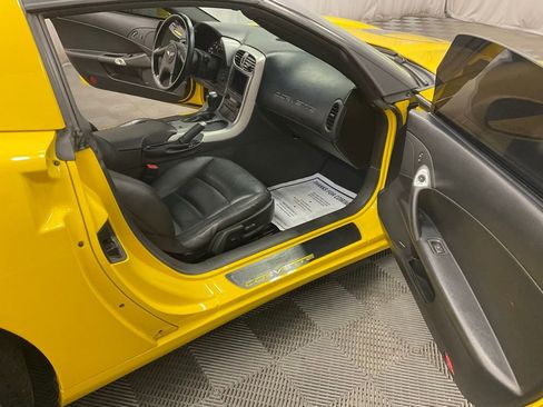 Used 2005 Chevrolet Corvette Coupe w/ Preferred Equipment Group RWD image 33