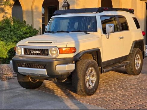 Used 2014 Toyota FJ Cruiser 4WD w/ Upgrade Package image 1