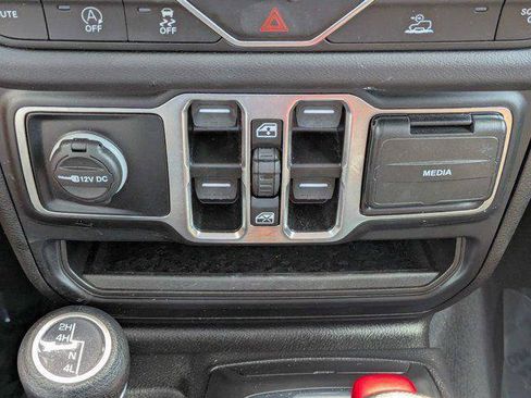 Certified 2025 Jeep Wrangler Unlimited Sahara AWD/4WD image 23