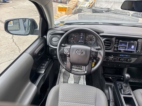 Used 2022 Toyota Tacoma TRD Off-Road image 23
