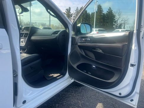 Used 2019 Dodge Grand Caravan GT FWD image 40