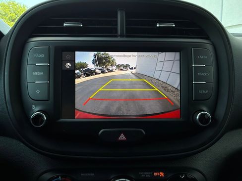 Used 2025 Kia Soul LX w/ LX Technology Package FWD image 29