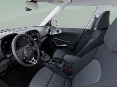 New 2025 Kia Soul LX image 18