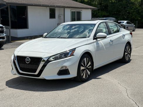 Used 2022 Nissan Altima 2.5 SV w/ SV Premium Package FWD image 10